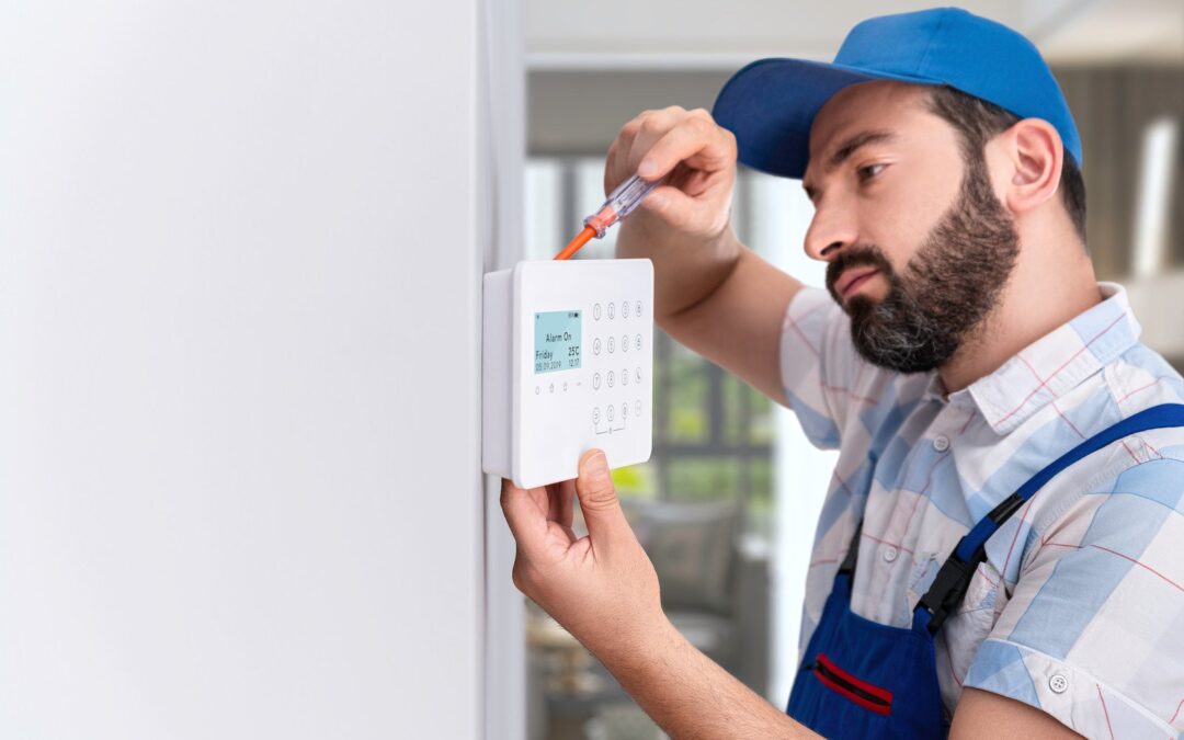 Rola systemów alarmowych w ochronie osiedli zamkniętych – najlepsze praktyki