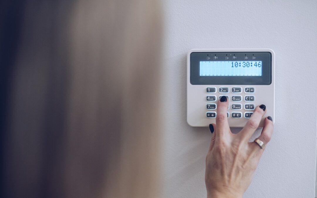 Jakie elementy systemu alarmowego zapewniają najlepszą ochronę przeciwko kradzieży z włamaniem?