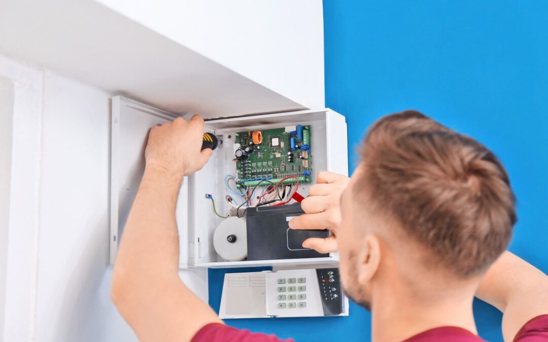 Kooperacja systemów alarmowych z systemami zarządzania budynkiem (BMS) w nowoczesnym biurze