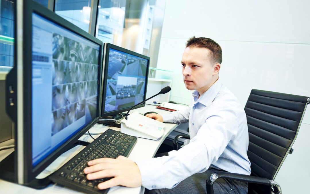 Jak zdalne monitorowanie dostępu zwiększa bezpieczeństwo nieruchomości komercyjnych?