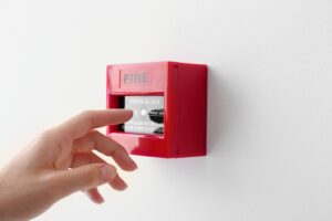 Systemy alarmowe w kontekstach międzynarodowych: Porównanie regulacji i technologii…
